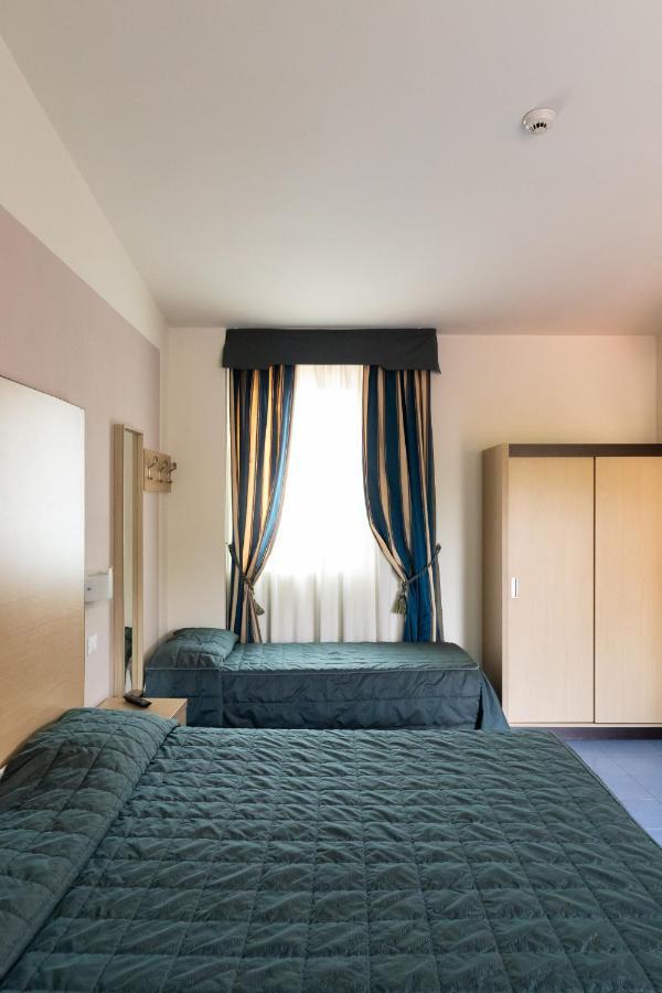 Hotel Fiera Rho Esterno foto