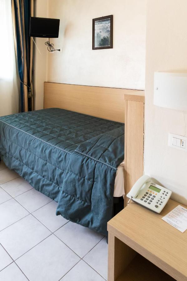 Hotel Fiera Rho Esterno foto