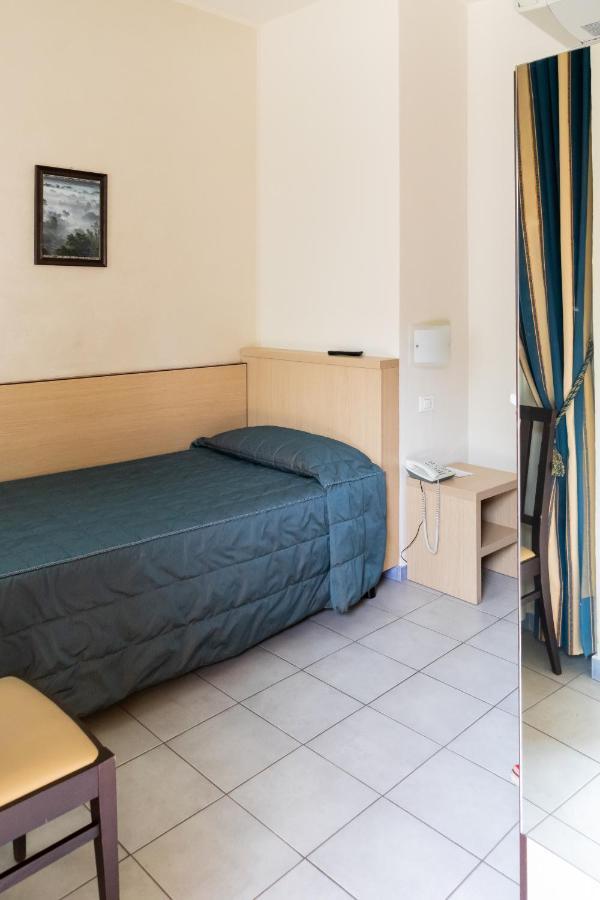 Hotel Fiera Rho Esterno foto