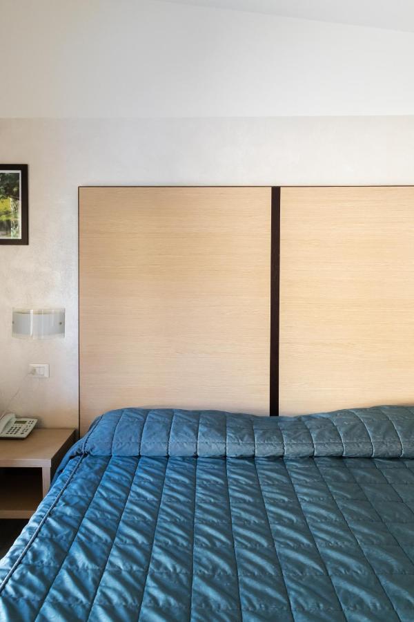 Hotel Fiera Rho Esterno foto