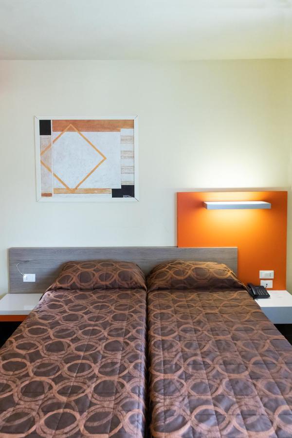 Hotel Fiera Rho Esterno foto